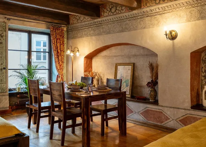 500 Year House - Krakow Old Town - Historic Apartments By Staymoovers